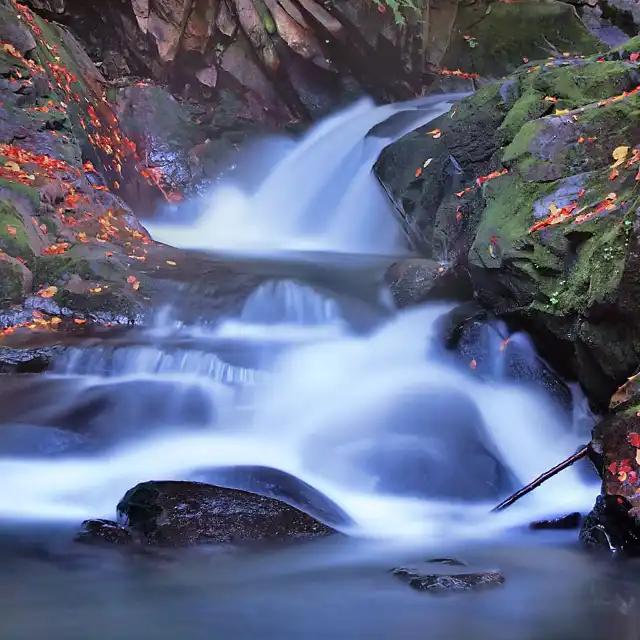 Cascada si cheile Slanicului